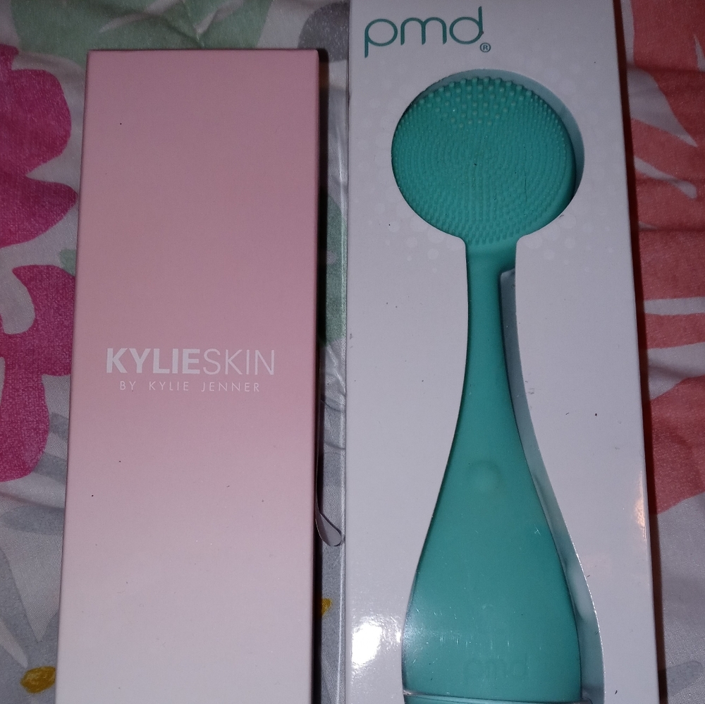 KylieSkin Cleanser & P.M.D Facial cleansing device